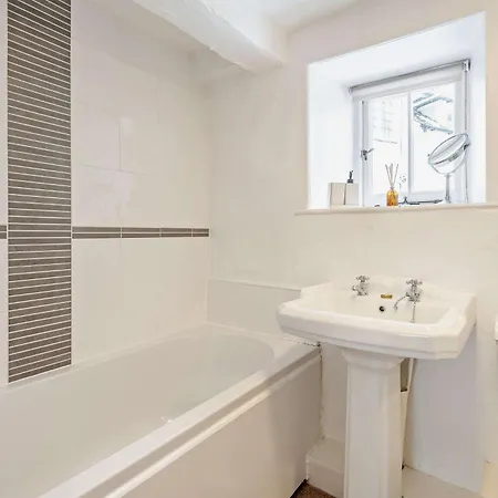 3 Bed In Village Llh39